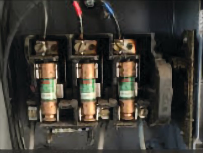 Inspección de paneles de distribución eléctrica de alto voltaje